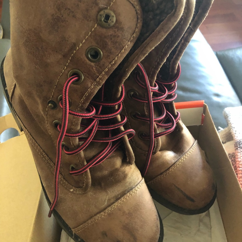 Used tan boots